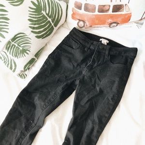 High-wasted black jeans || forever 21